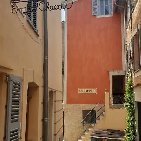Charmante maison de village au cœur de Biot *