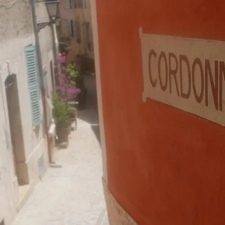 Charmante maison de village au cœur de Biot Hébergement de vacances *